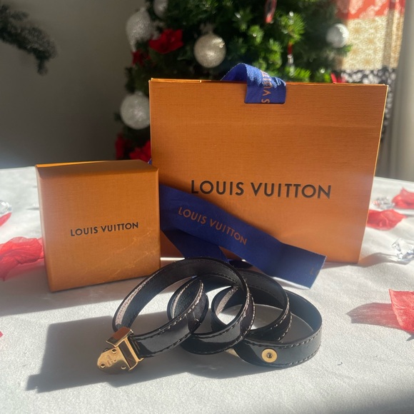 Louis Vuitton Triple Tour Vernis Wrap Bracelet - Picture 4 of 12